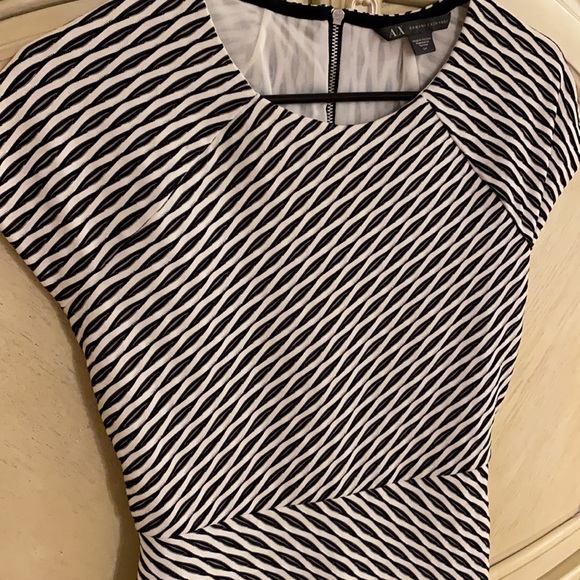 Armani Exchange black and white fitted mini size small. No stains or damage - Picture 3 of 6